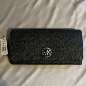 NWT Michael Kors Fulton Wallet